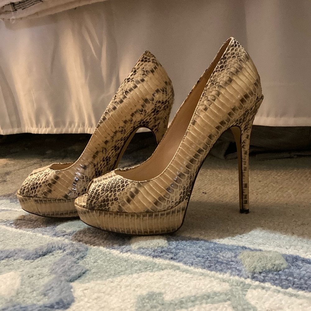 Size 36/6 Vince Camuto snakeskin heels with platform